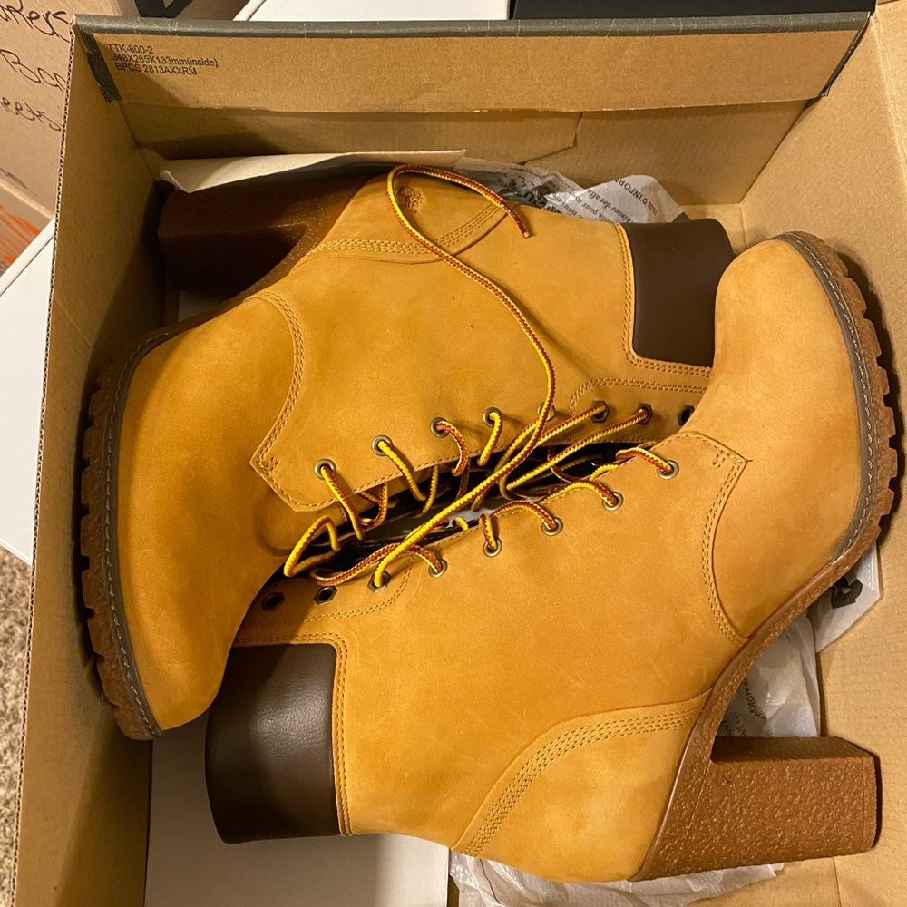 Women Timberland Heeled Boots.